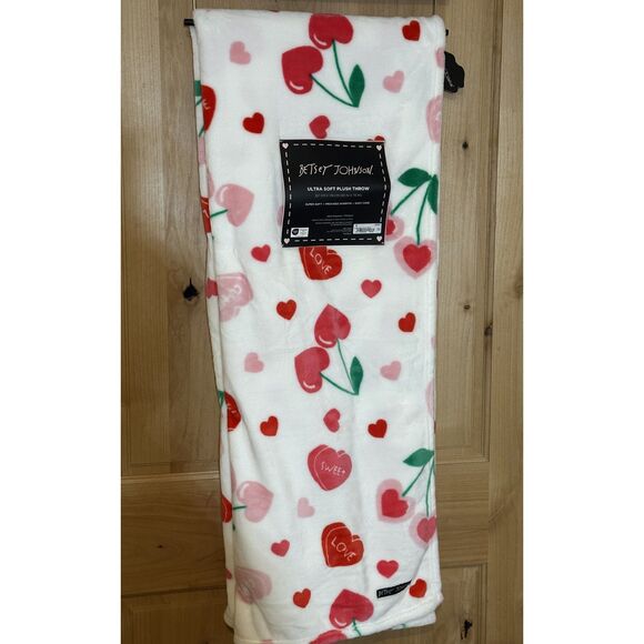 Betsey Johnson Ultra Soft Plush Throw - Cherry Hearts 50x70 Inches NWT - Picture 1 of 4